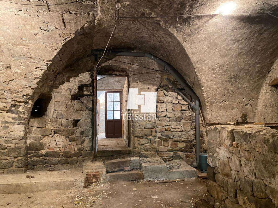 Maison à BERRIAS-ET-CASTELJAU