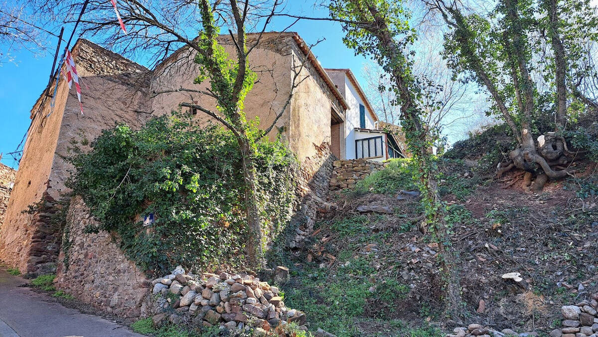 Maison à LA TOUR-SUR-ORB