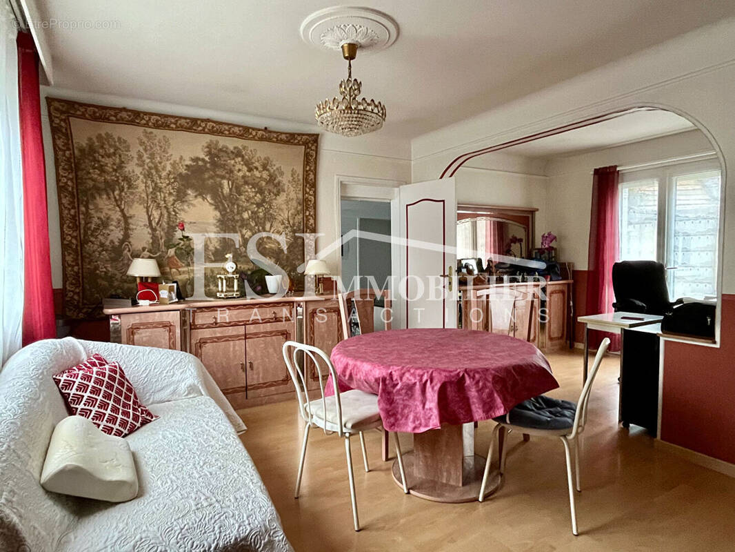 Maison à BEAUCHAMP