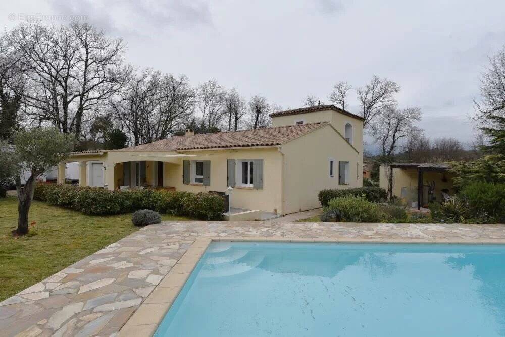 Maison à BAGNOLS-EN-FORET