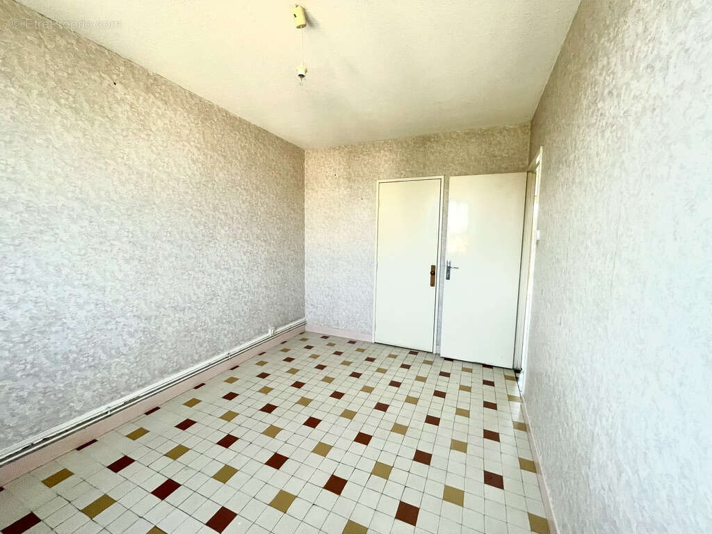 Appartement à BAGNOLS-SUR-CEZE