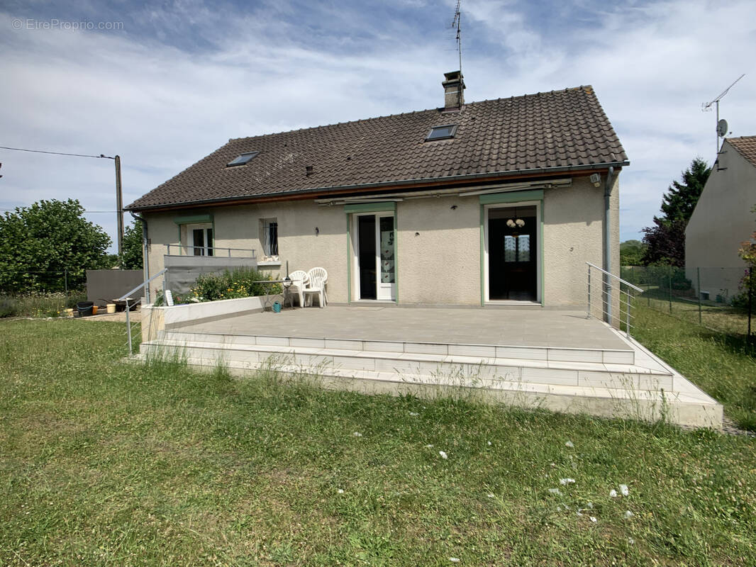 Maison à POINCY