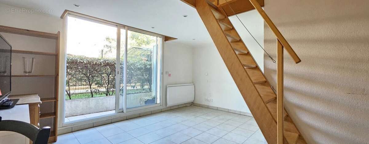 Appartement à SAINT-LAURENT-DU-VAR