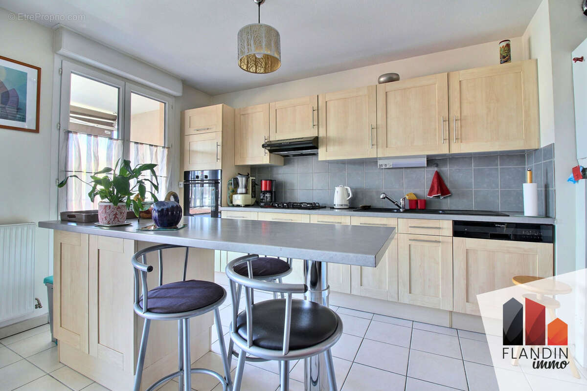 Appartement à SAINT-GENIS-LAVAL