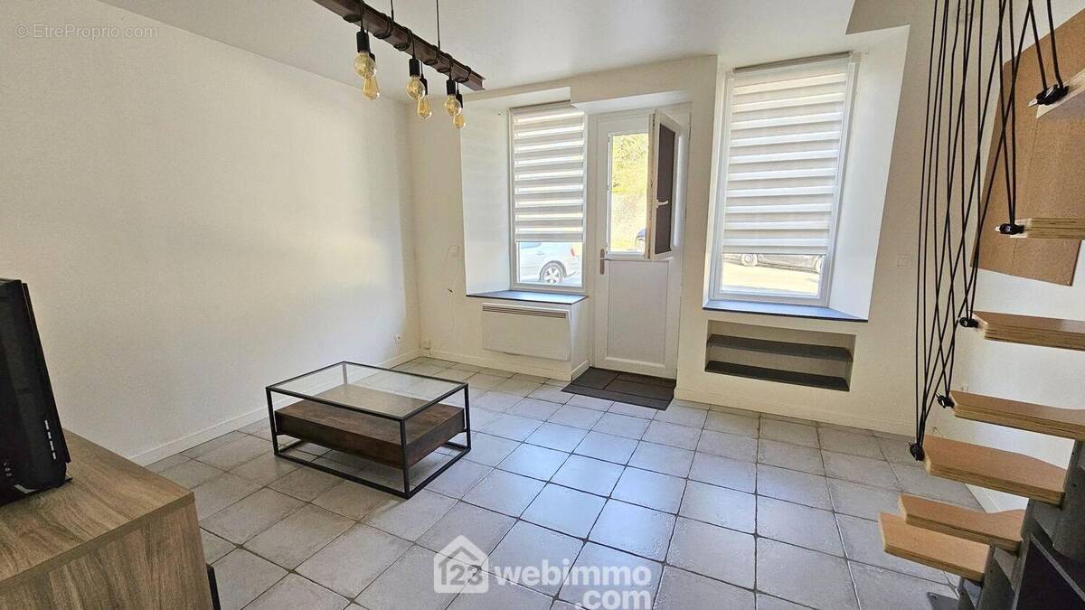 Un séjour très lumineux... - Maison à VERT-LE-GRAND