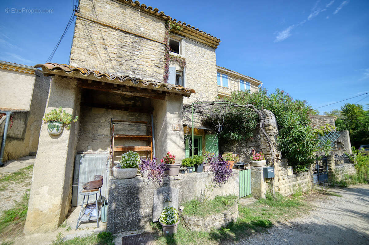 Maison à CUCURON