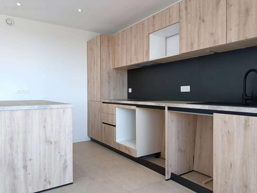 Appartement à SAINT-LAURENT-DU-VAR
