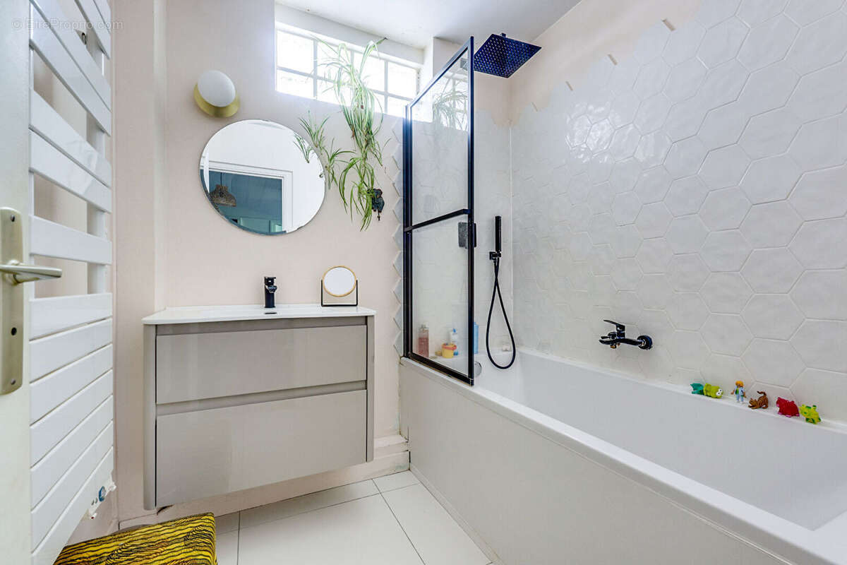 Appartement à PARIS-20E