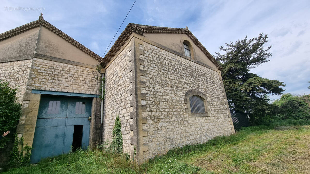 Parking à COMPS