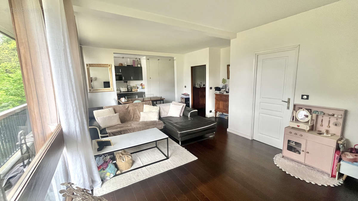 Appartement à LA CELLE-SAINT-CLOUD