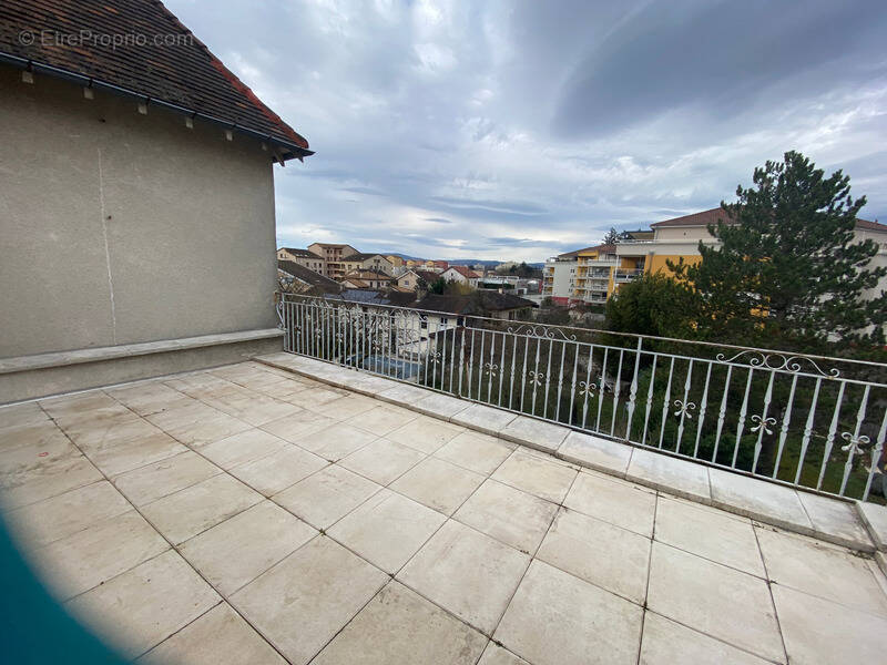 Appartement à CHARNAY-LES-MACON