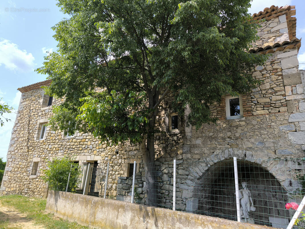 Maison à LUSSAN