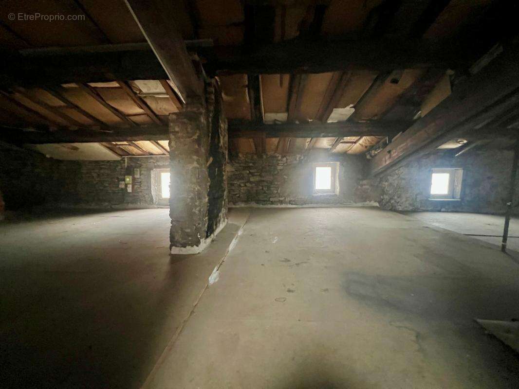 Appartement à COUZON-AU-MONT-D&#039;OR