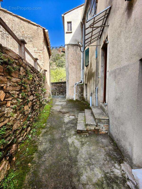 Maison à CASTANET-LE-HAUT
