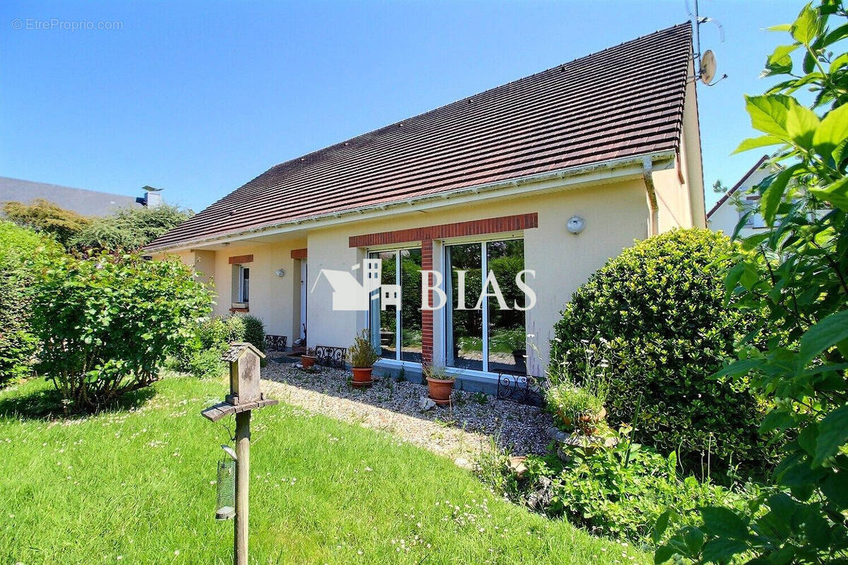 Maison à BUCHY