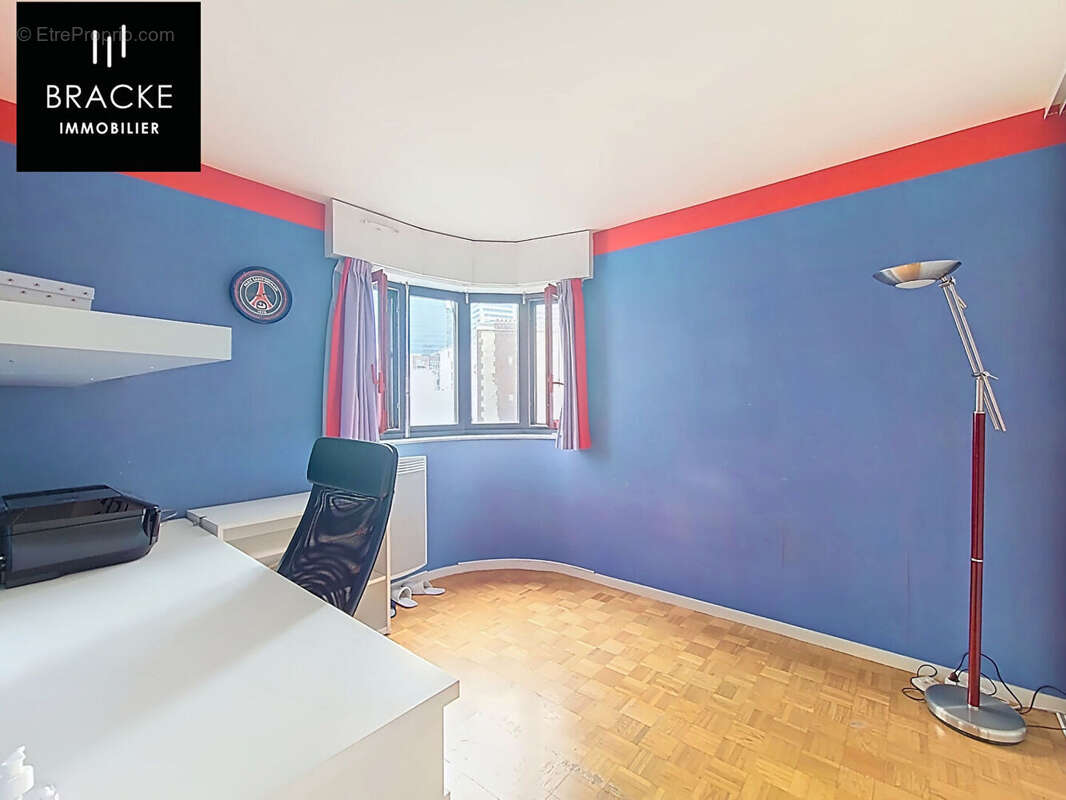 Appartement à COURBEVOIE