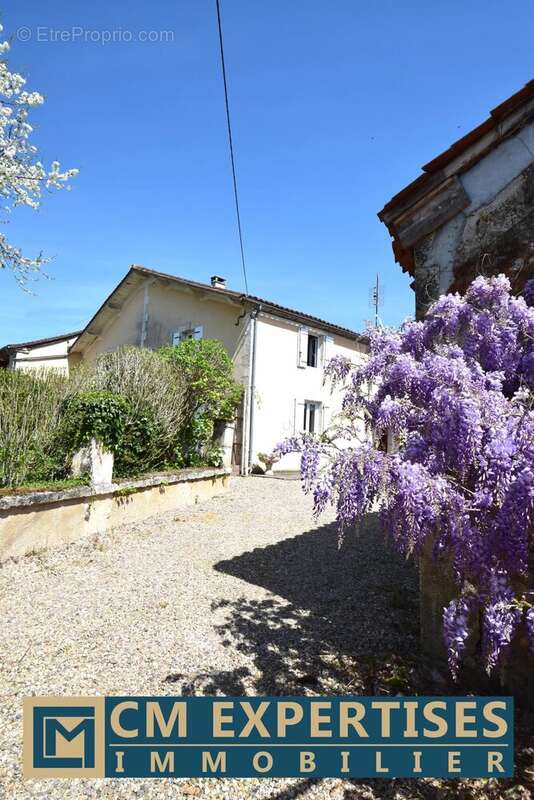 Maison à NEUVIC