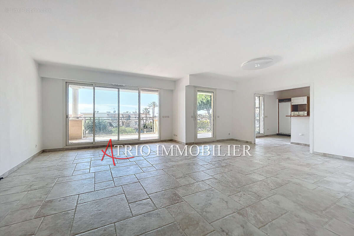 Appartement à SAINT-LAURENT-DU-VAR