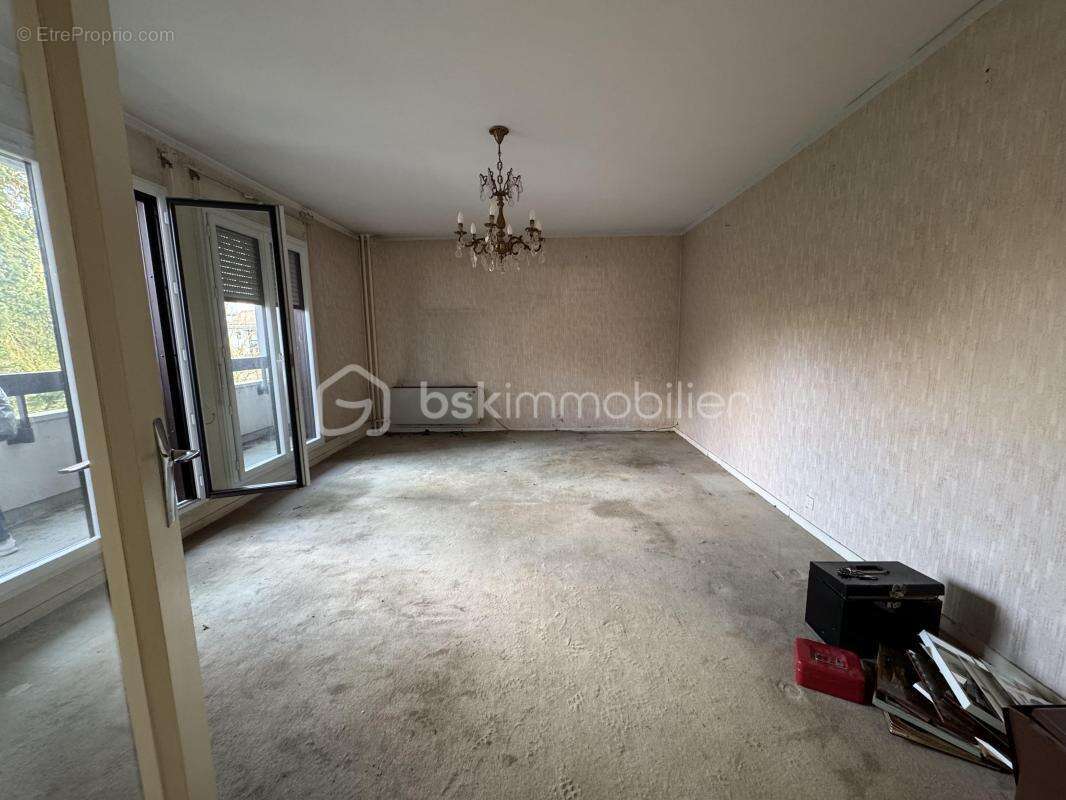 Appartement à LE COUDRAY-MONTCEAUX