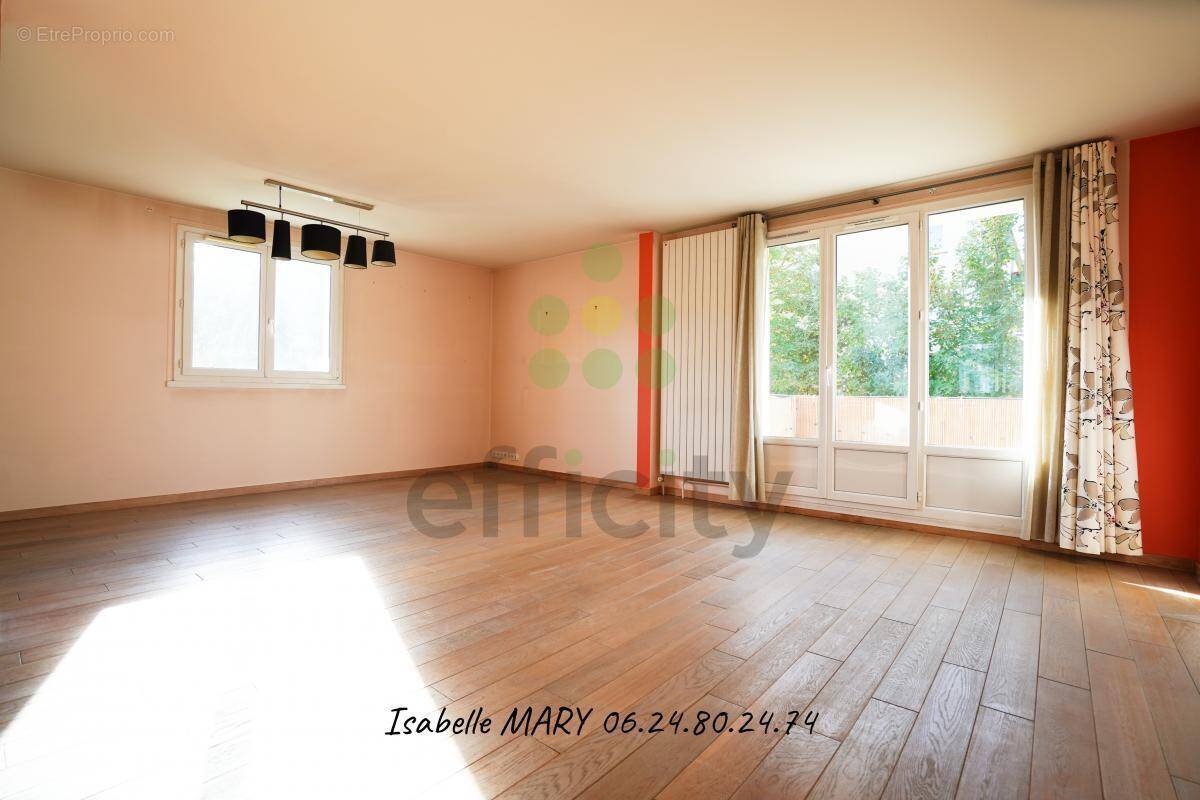 Appartement à L&#039;HAY-LES-ROSES