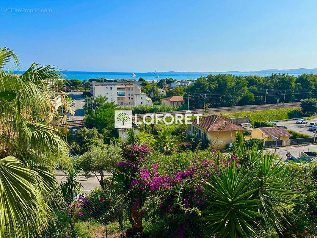 Appartement à SAINT-LAURENT-DU-VAR