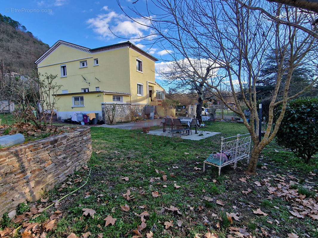 Maison à MEYRANNES