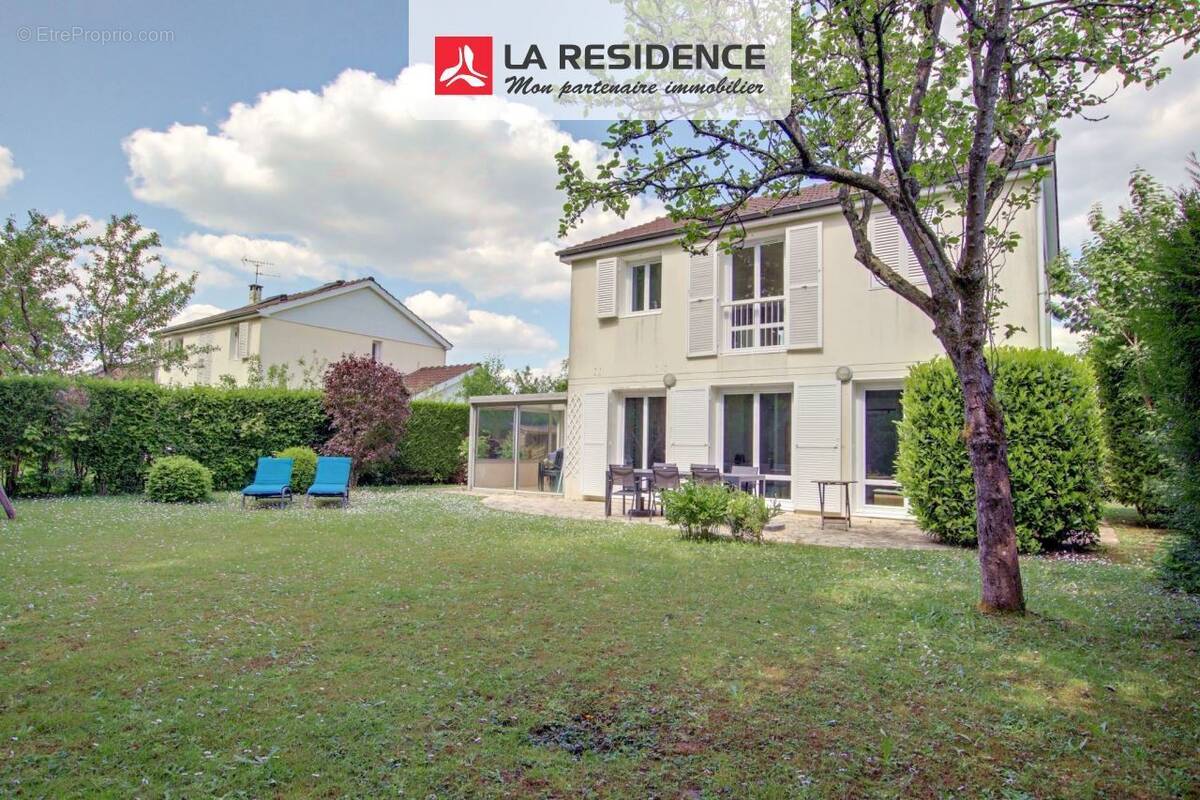 Maison à LE MESNIL-SAINT-DENIS