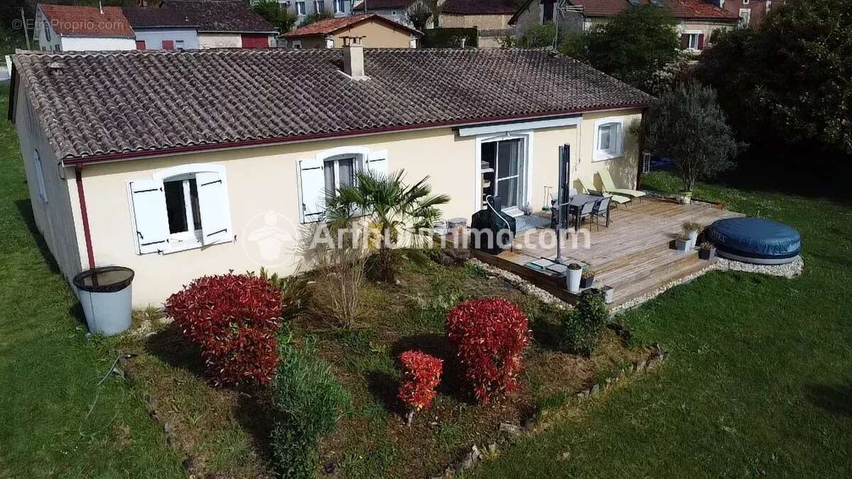 Maison à NEUVIC