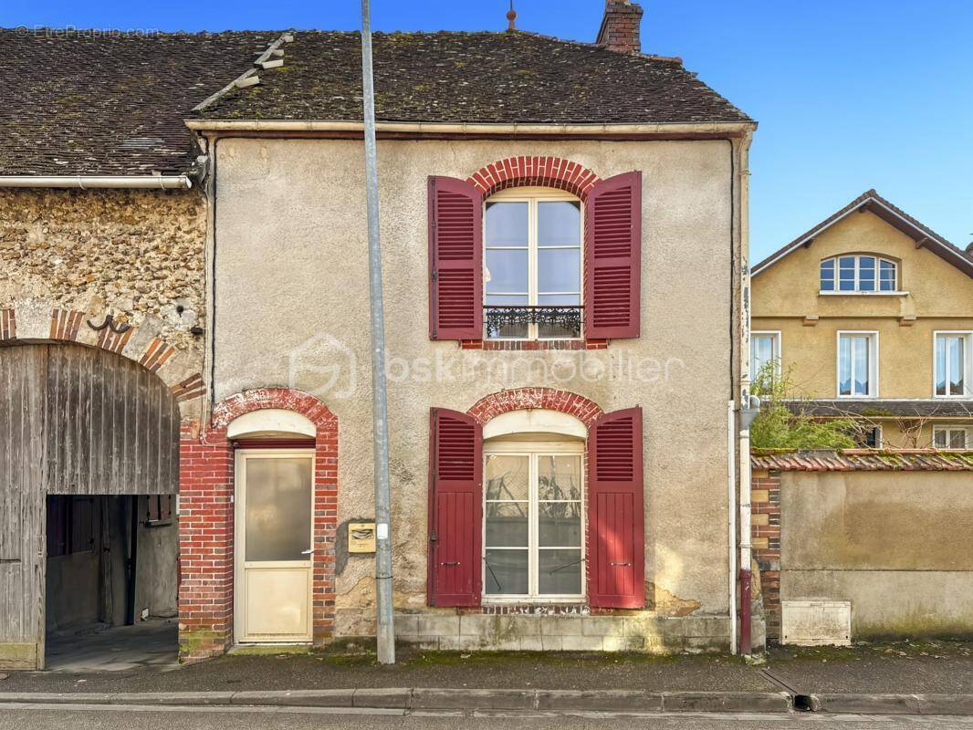 Maison à SAINT-JULIEN-DU-SAULT
