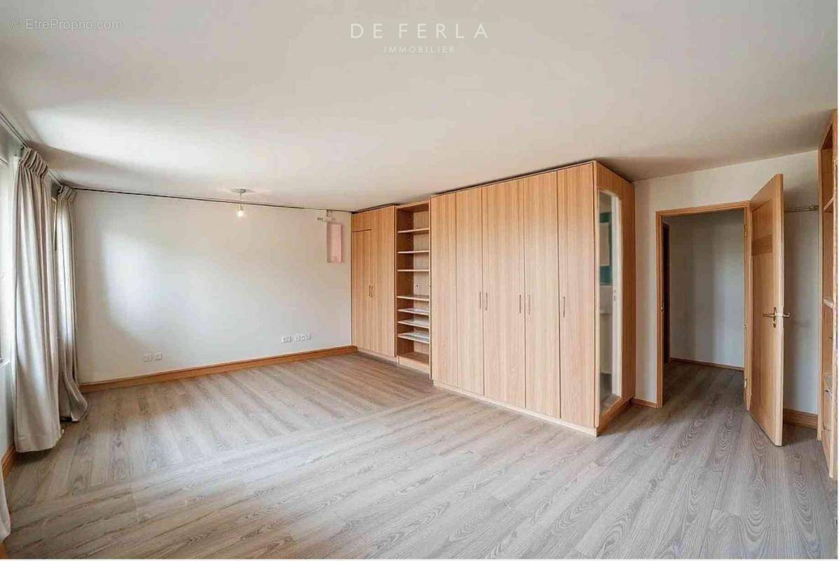 Appartement à PARIS-7E