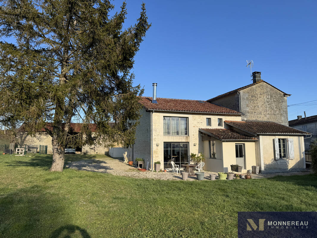 Maison à CHATEAUNEUF-SUR-CHARENTE
