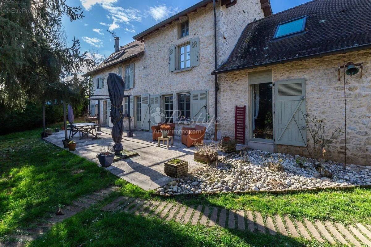 Maison à MORESTEL