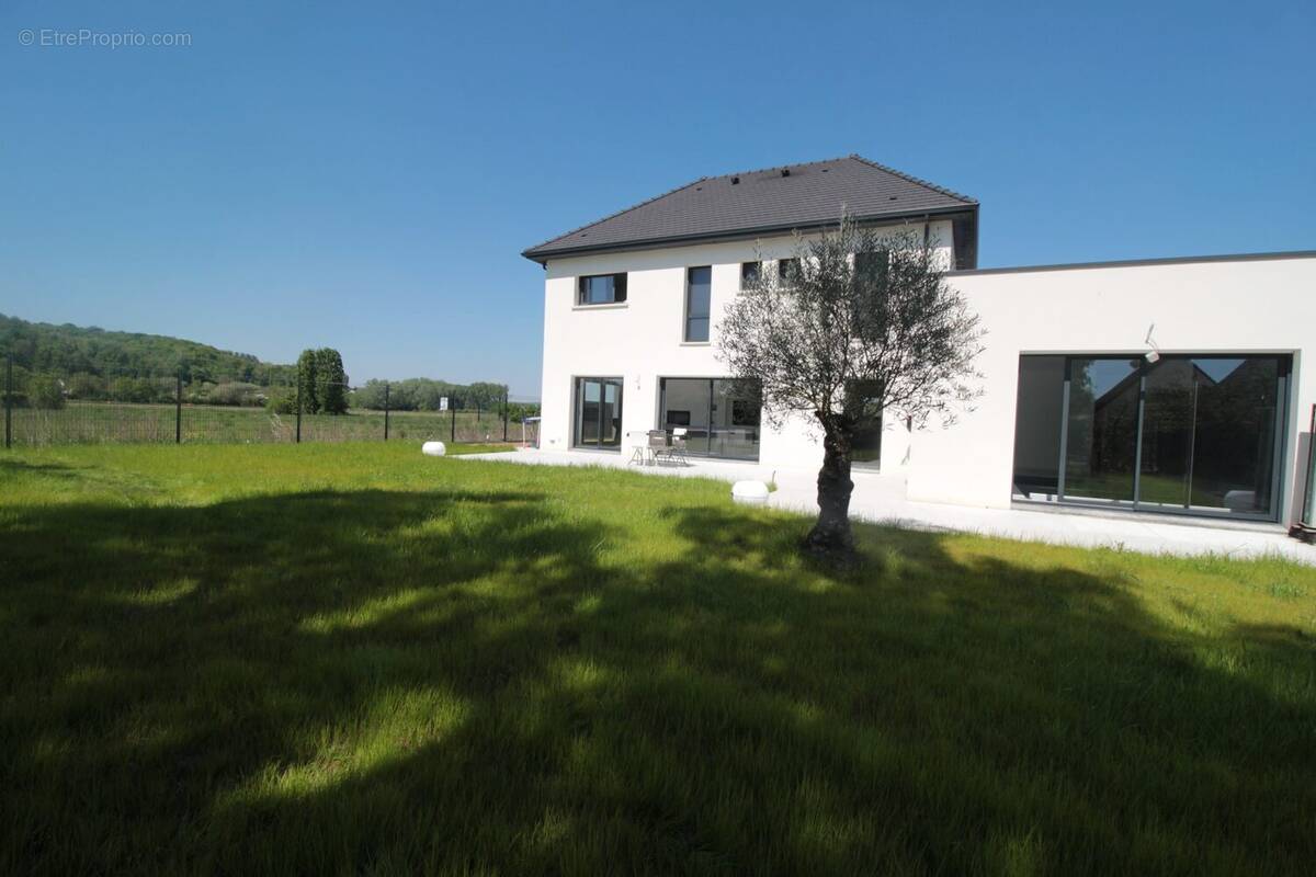Maison à CHOISY-AU-BAC
