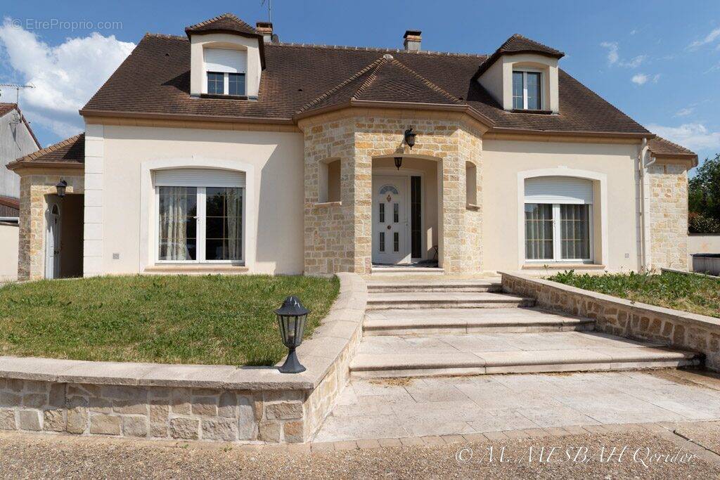 Maison à SAINT-GERMAIN-LES-ARPAJON