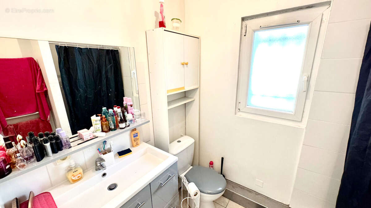 Appartement à ENTRAIGUES-SUR-LA-SORGUE