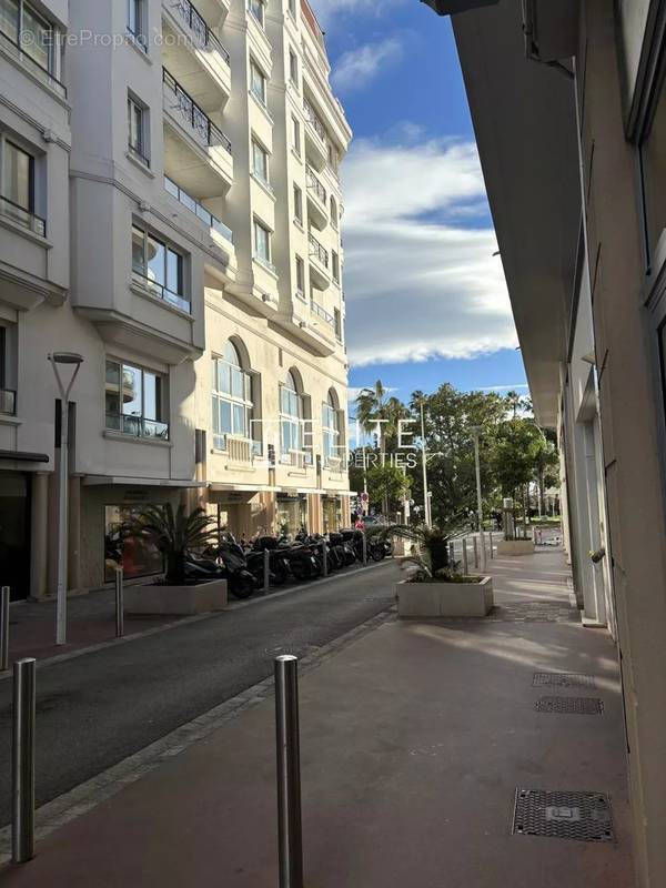 Commerce à CANNES