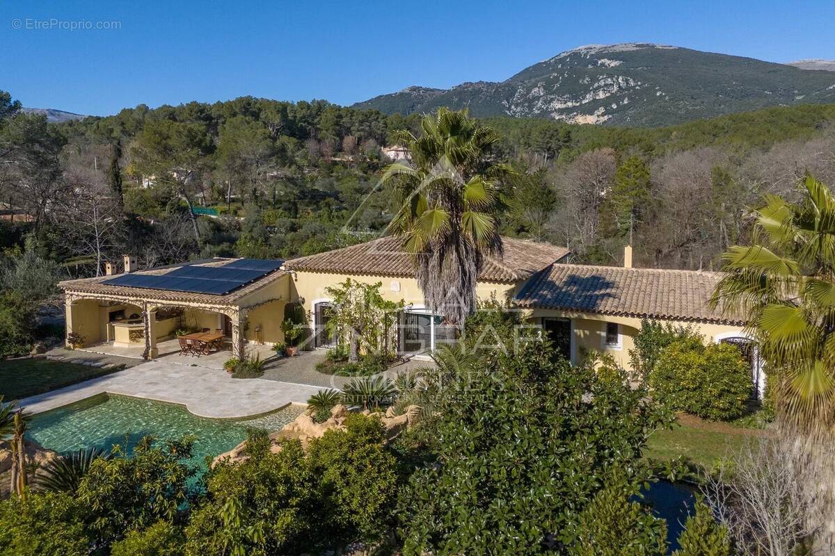 Maison à ROQUEFORT-LES-PINS