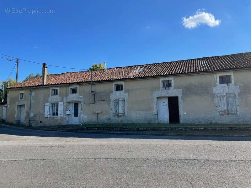 Commerce à ROUILLAC