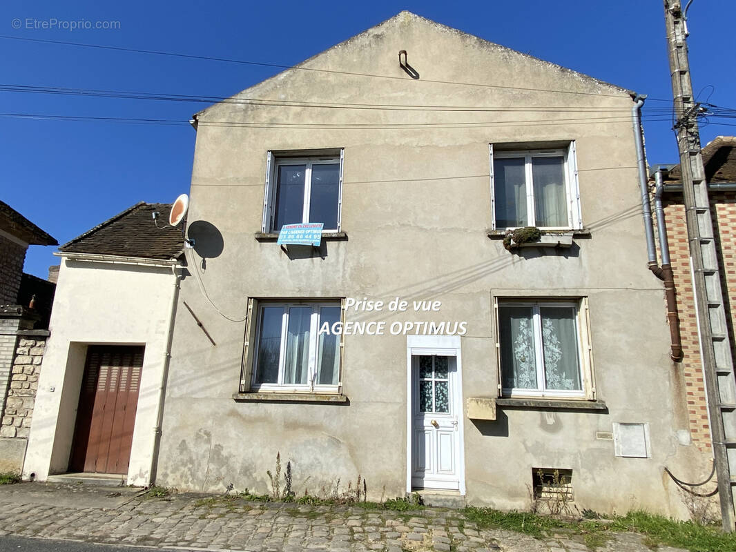Maison à VILLENEUVE-LA-GUYARD