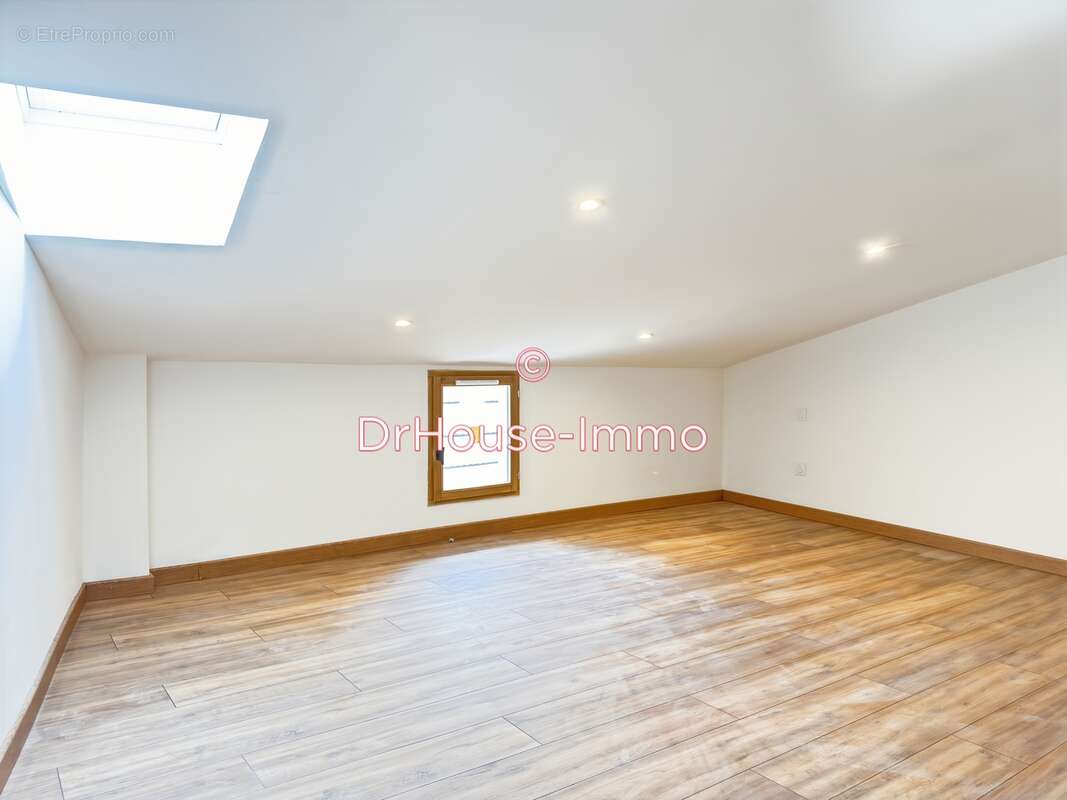 Appartement à COTIGNAC
