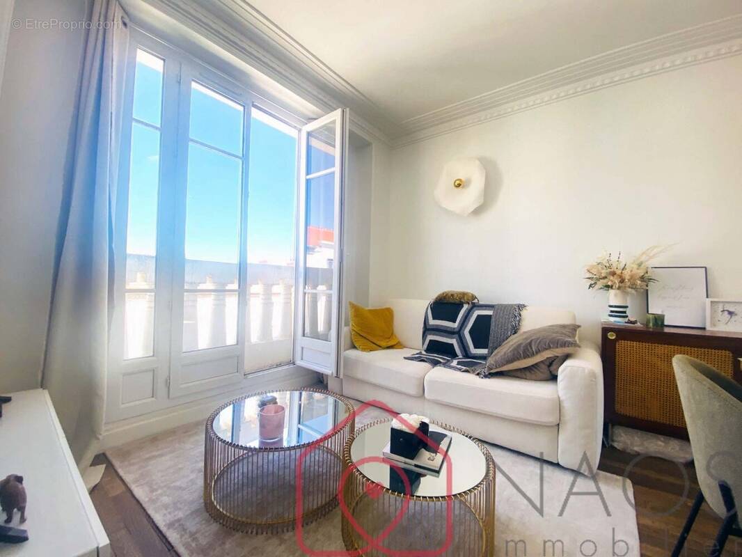 Appartement à COURBEVOIE