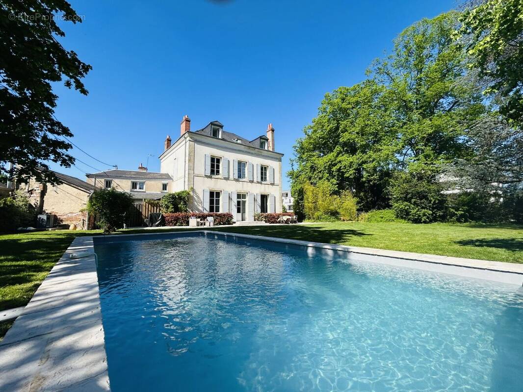 Maison à SAINT-JEAN-DE-BRAYE