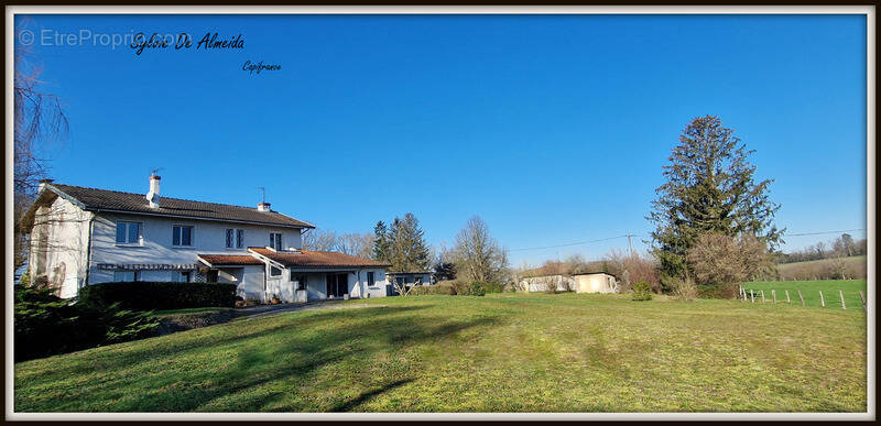 Maison à BAGE-LE-CHATEL
