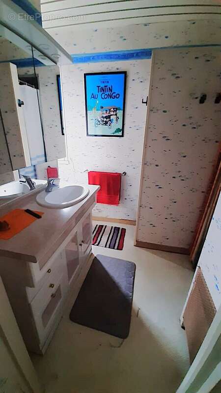 Salle d&#039;eau avec WC - Appartement à ANTIBES