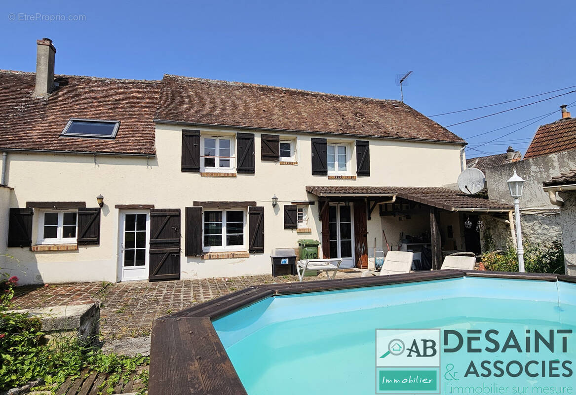 Maison à MOUROUX