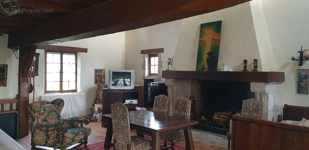 Maison à MONTAIGU-DE-QUERCY