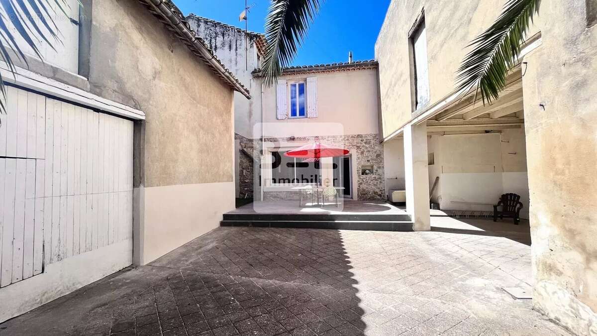 Maison à LAUDUN-L&#039;ARDOISE