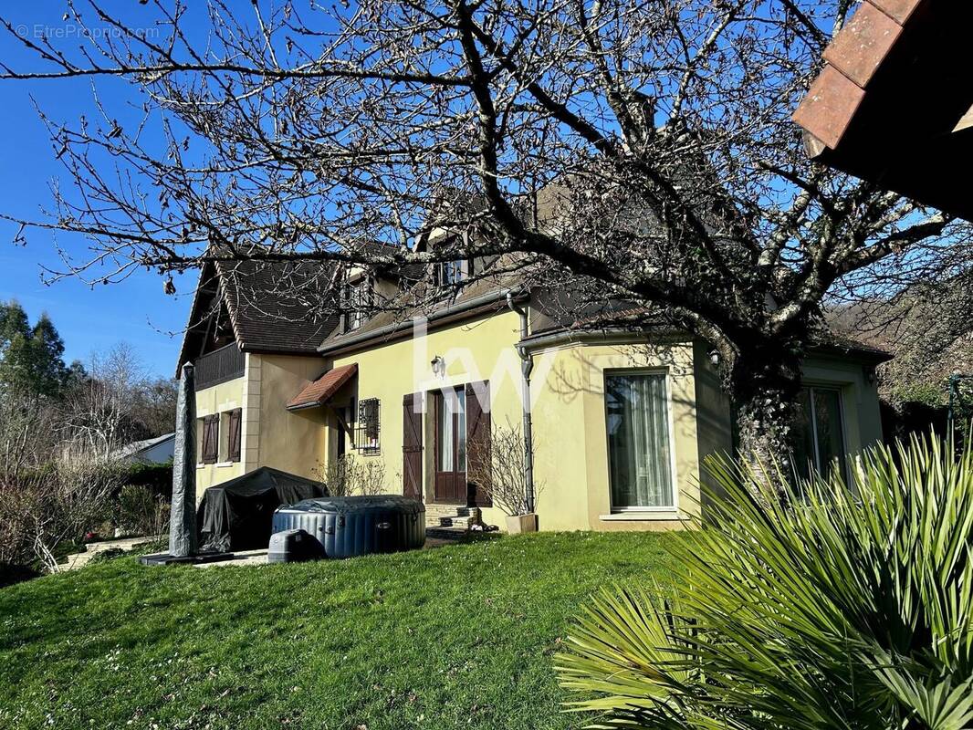 Maison à VERRIERES-LE-BUISSON