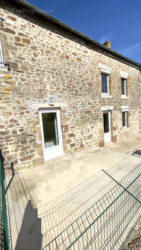 Photo 1 - Maison à SAINT-FRAIMBAULT-DE-PRIERES