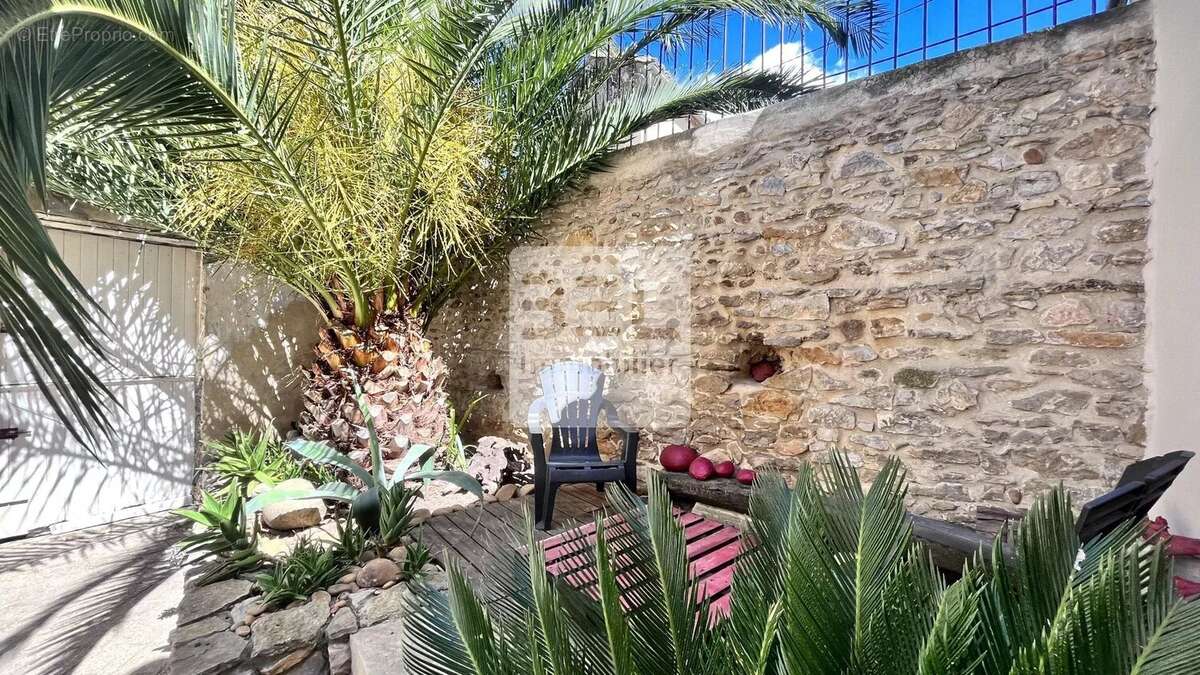 Maison à LAUDUN-L&#039;ARDOISE